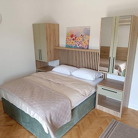 Diana Rooms And Apartments 스타리그라드 파클레니차 외부 사진