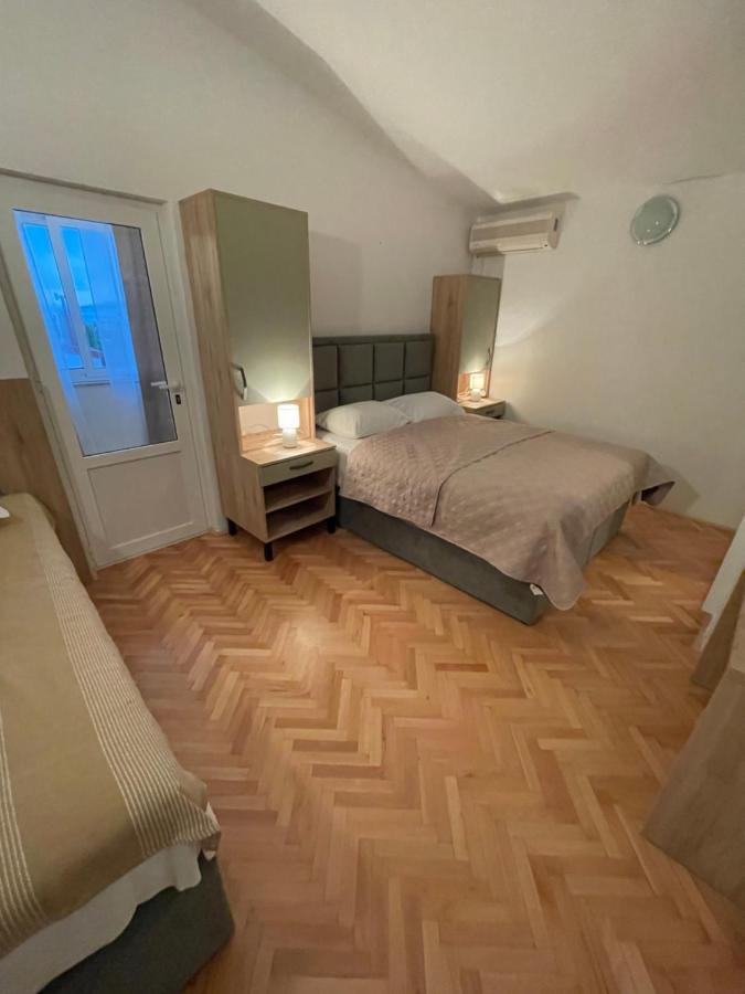 Diana Rooms And Apartments 스타리그라드 파클레니차 외부 사진