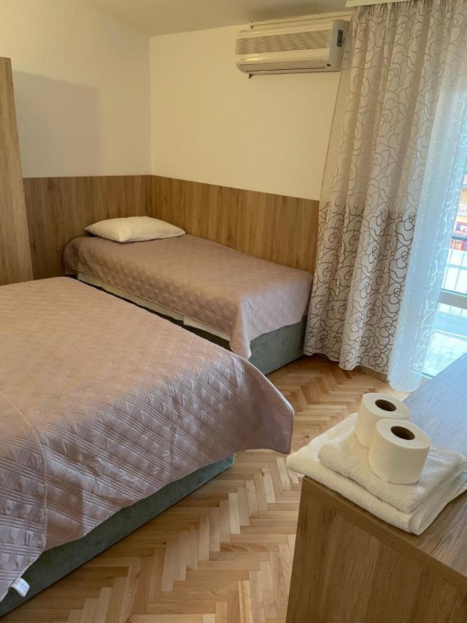 Diana Rooms And Apartments 스타리그라드 파클레니차 외부 사진
