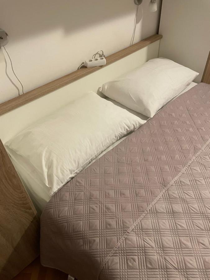 Diana Rooms And Apartments 스타리그라드 파클레니차 외부 사진