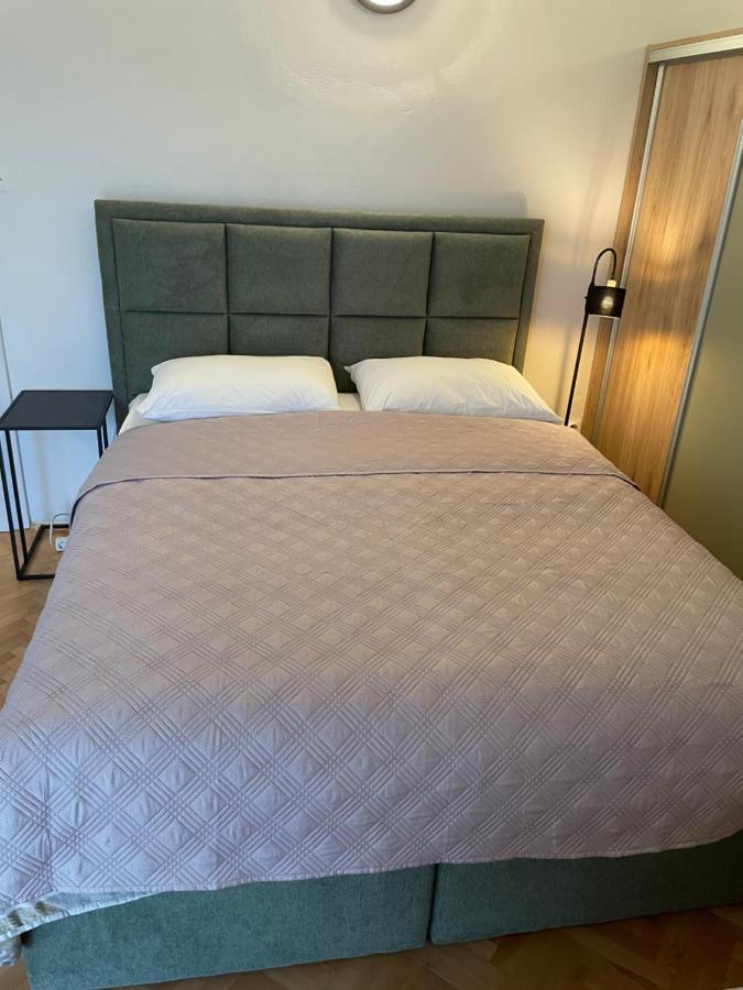 Diana Rooms And Apartments 스타리그라드 파클레니차 외부 사진