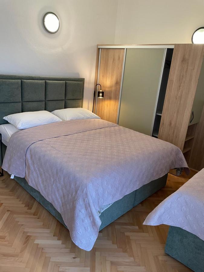 Diana Rooms And Apartments 스타리그라드 파클레니차 외부 사진