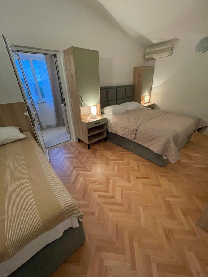 Diana Rooms And Apartments 스타리그라드 파클레니차 외부 사진