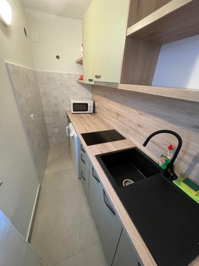 Diana Rooms And Apartments 스타리그라드 파클레니차 외부 사진
