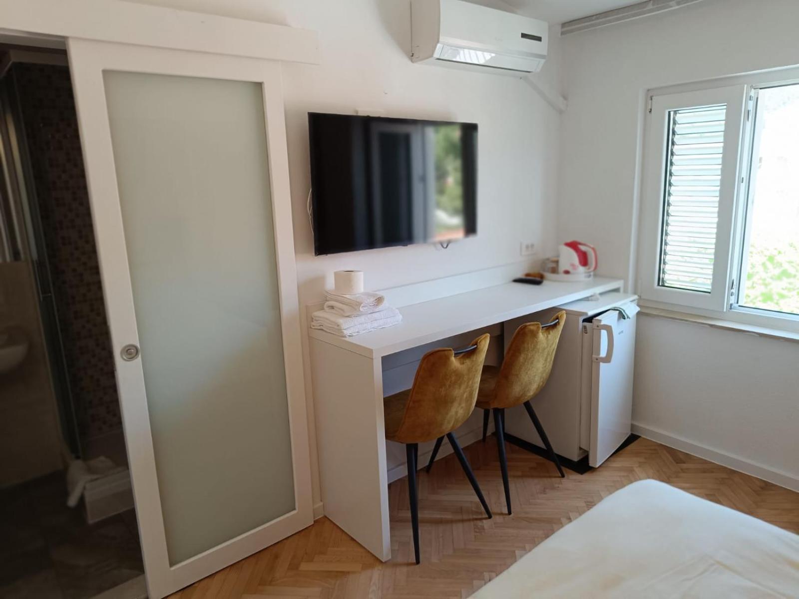 Diana Rooms And Apartments 스타리그라드 파클레니차 객실 사진