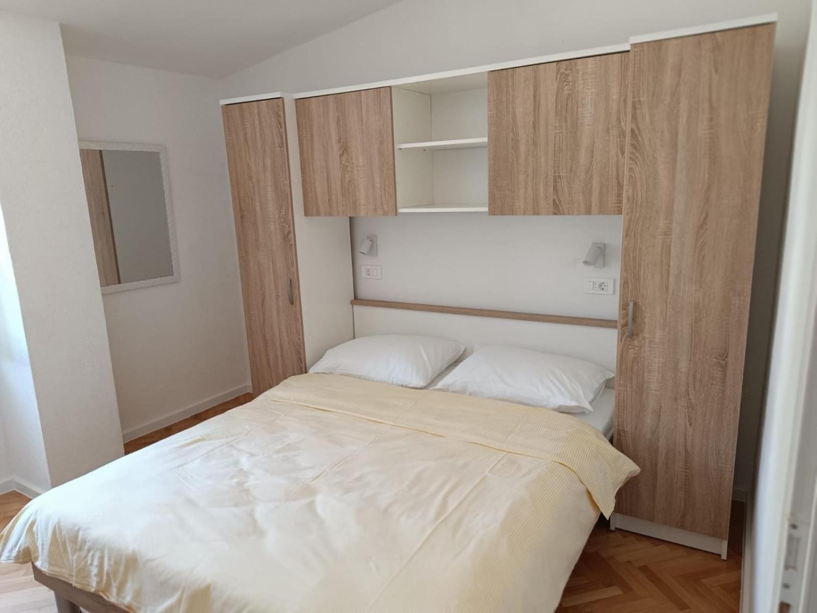 Diana Rooms And Apartments 스타리그라드 파클레니차 객실 사진